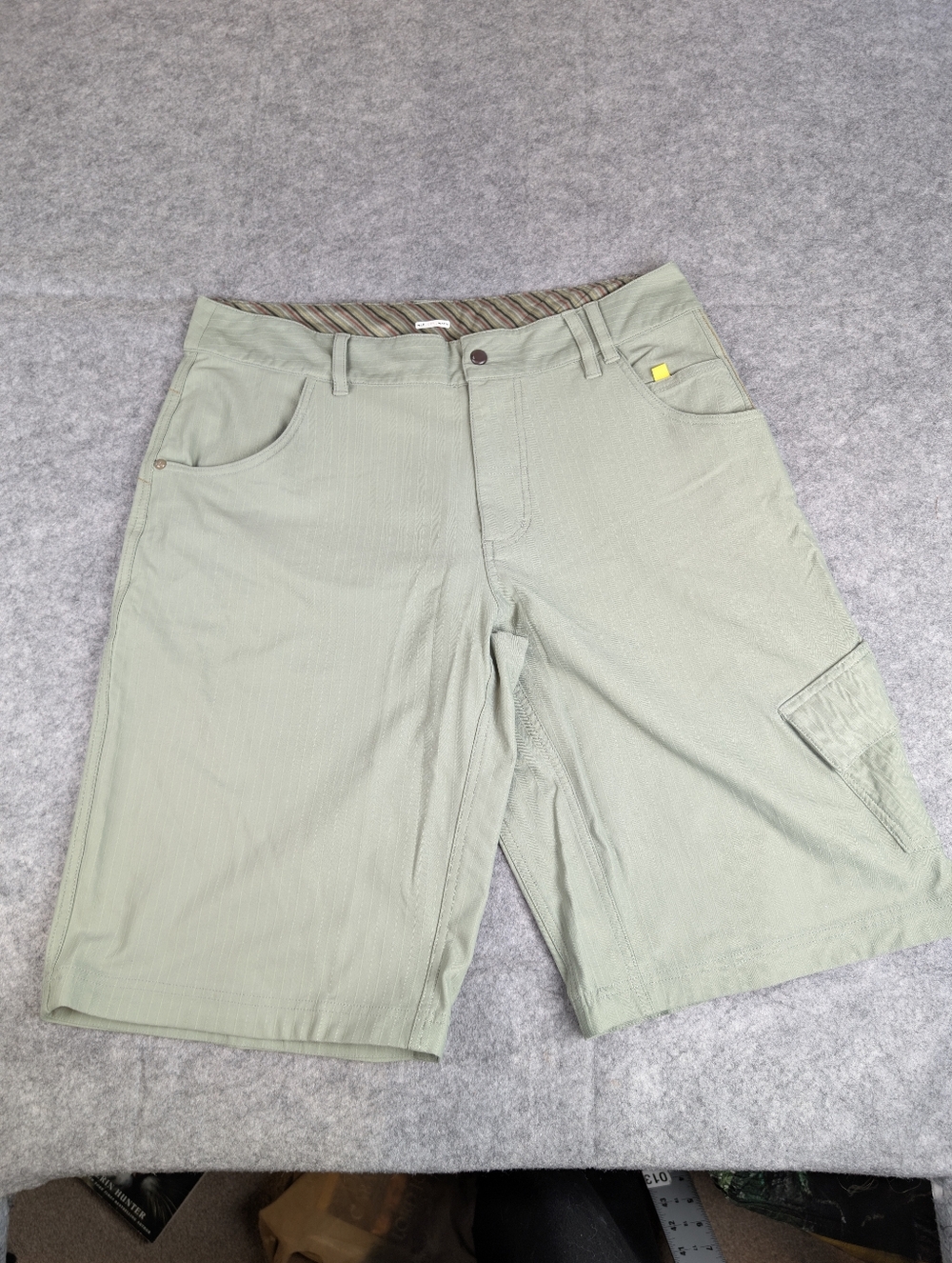 Men's Lululemon Sage Green 36 Waist Great Condition Cargo